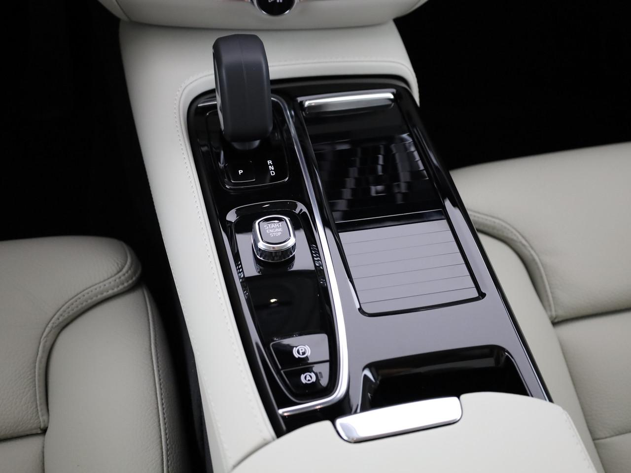 VOLVO V60 2.0 T6 TE Ultra Dark eAWD-image-18