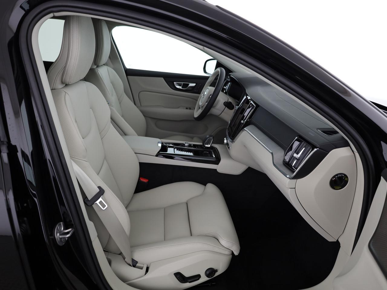 VOLVO V60 2.0 T6 TE Ultra Dark eAWD-image-8