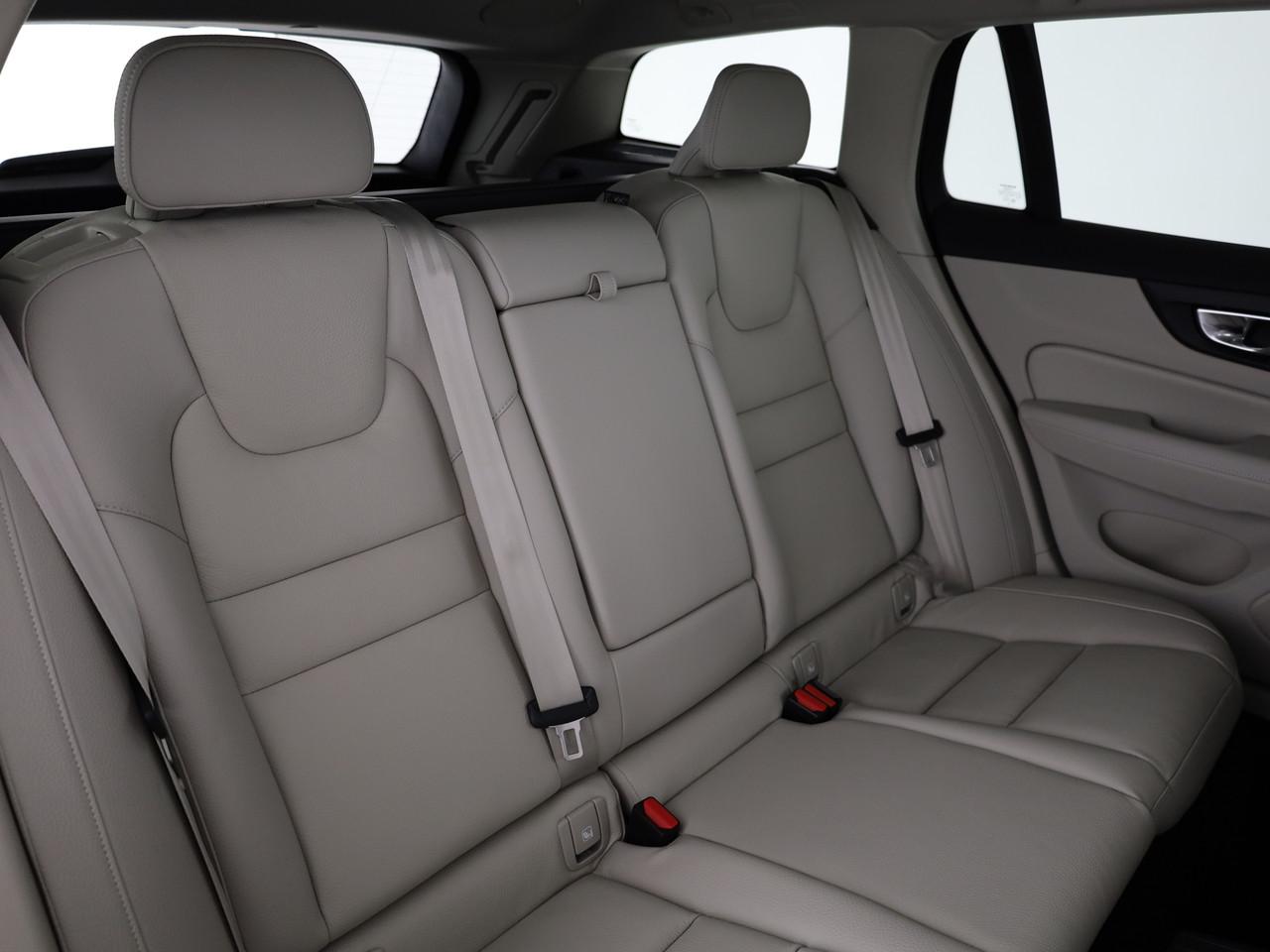 VOLVO V60 2.0 T6 TE Ultra Dark eAWD-image-11