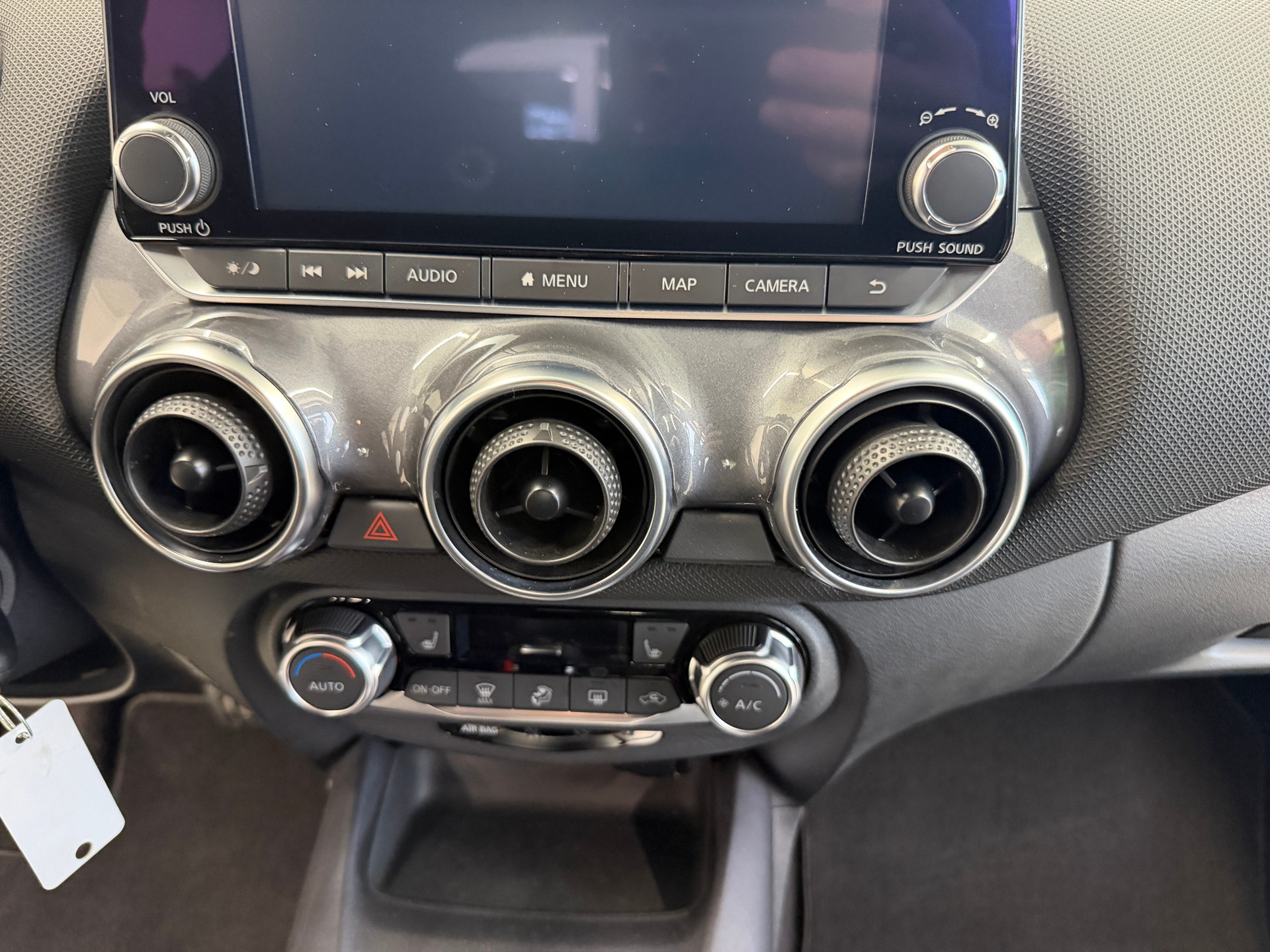 NISSAN Juke 1.0 DIG-T N-Connecta DCT-image-19