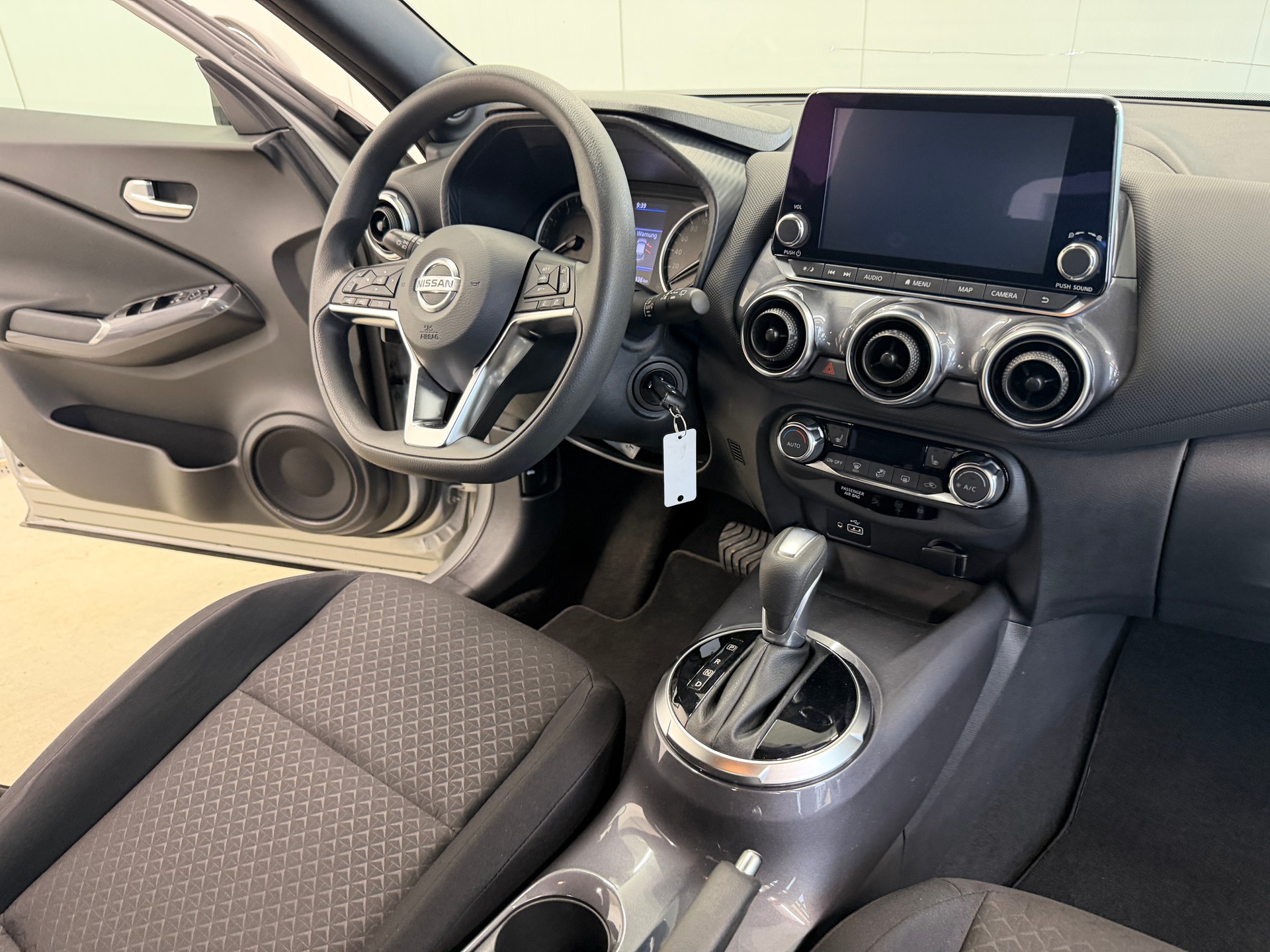 NISSAN Juke 1.0 DIG-T N-Connecta DCT-image-17