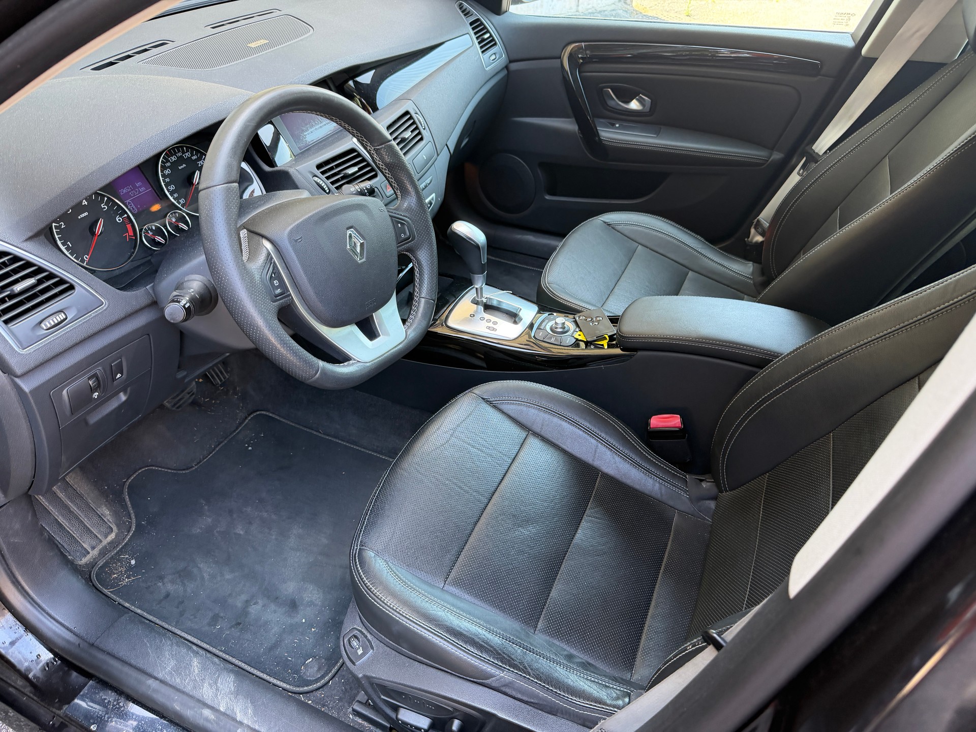 RENAULT Laguna Grandtour 2.0 16V T Dynamique Automatic-image-5