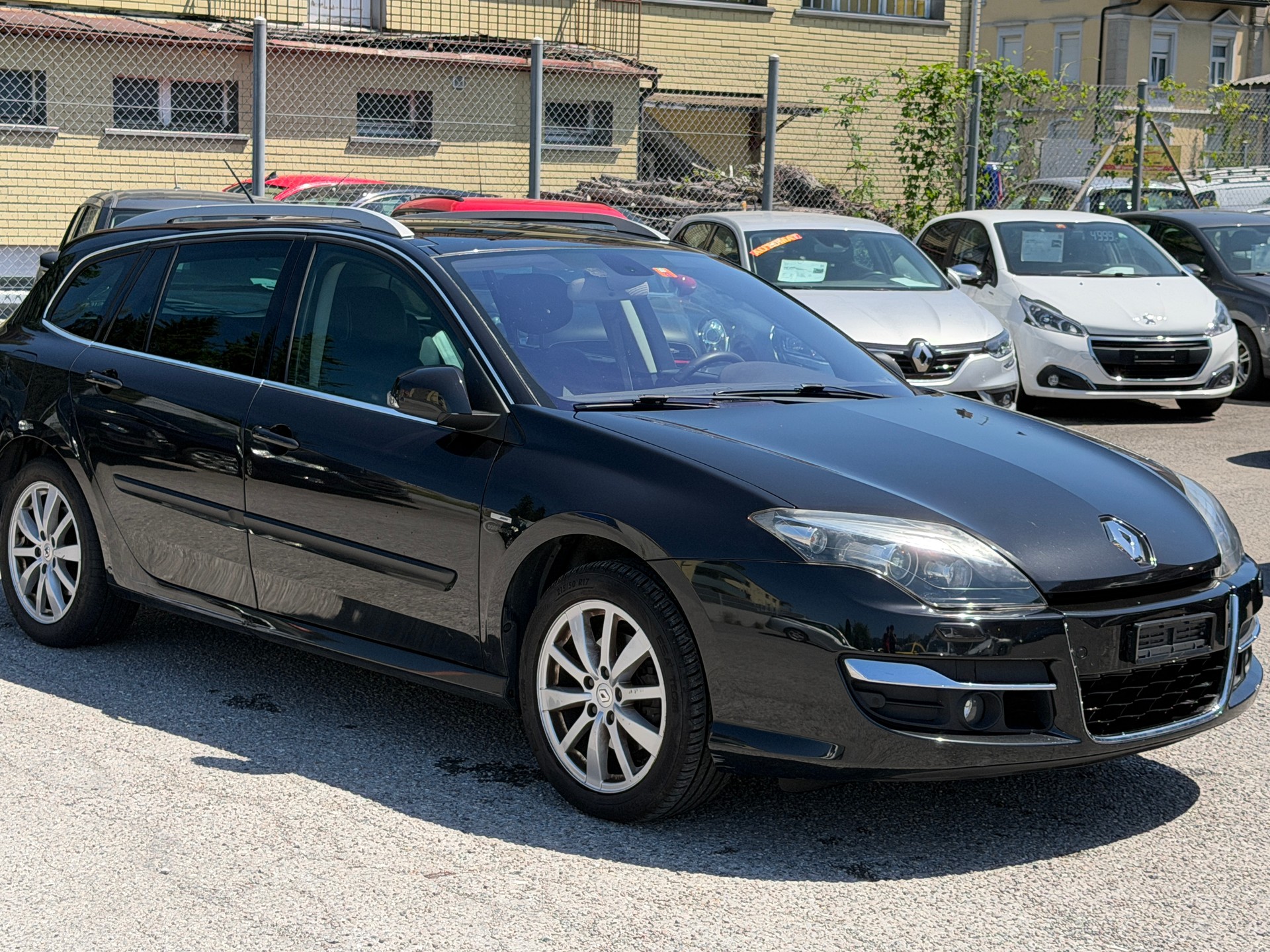 RENAULT Laguna Grandtour 2.0 16V T Dynamique Automatic-image-1