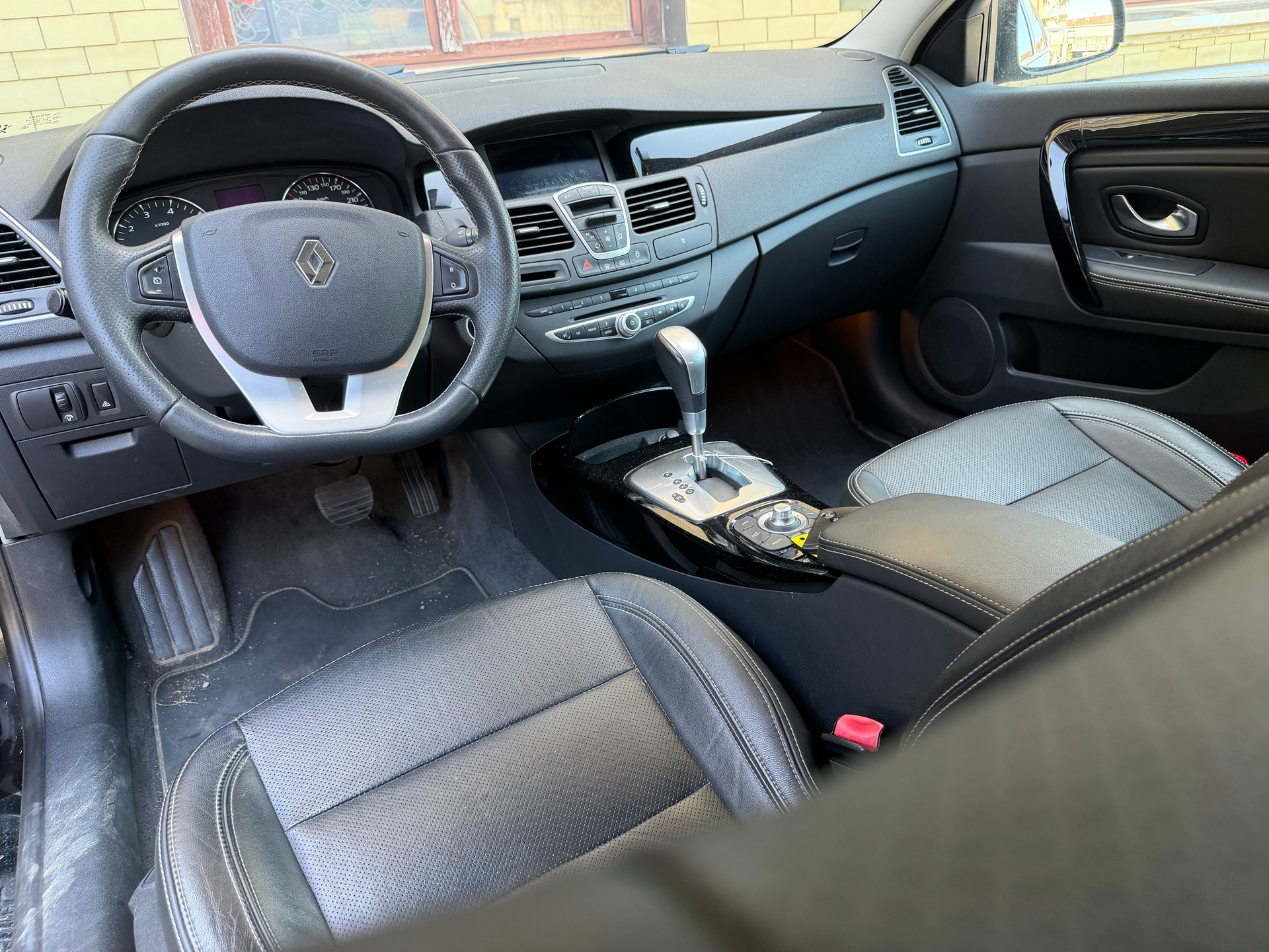 RENAULT Laguna Grandtour 2.0 16V T Dynamique Automatic-image-7