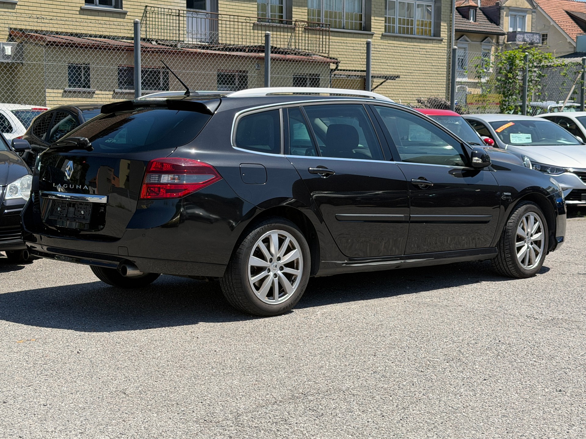 RENAULT Laguna Grandtour 2.0 16V T Dynamique Automatic-image-14