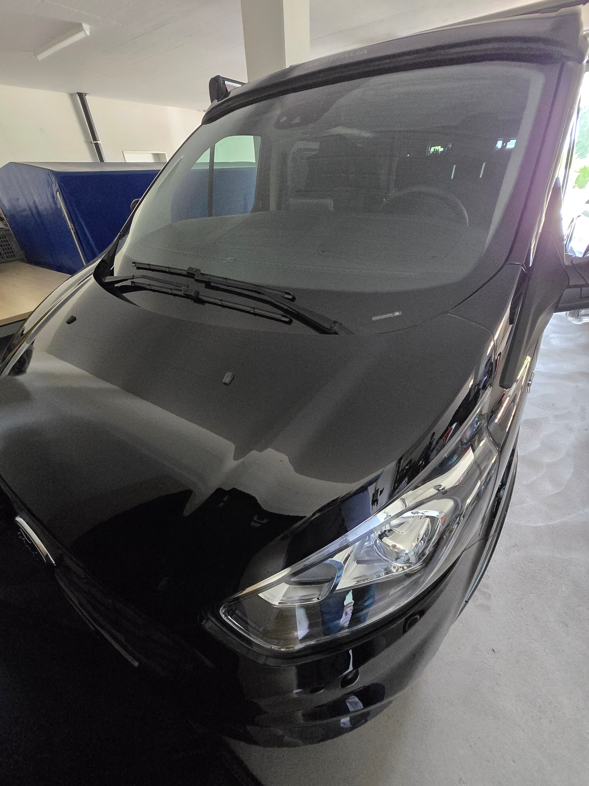FORD Nugget Plus Limited-image-0