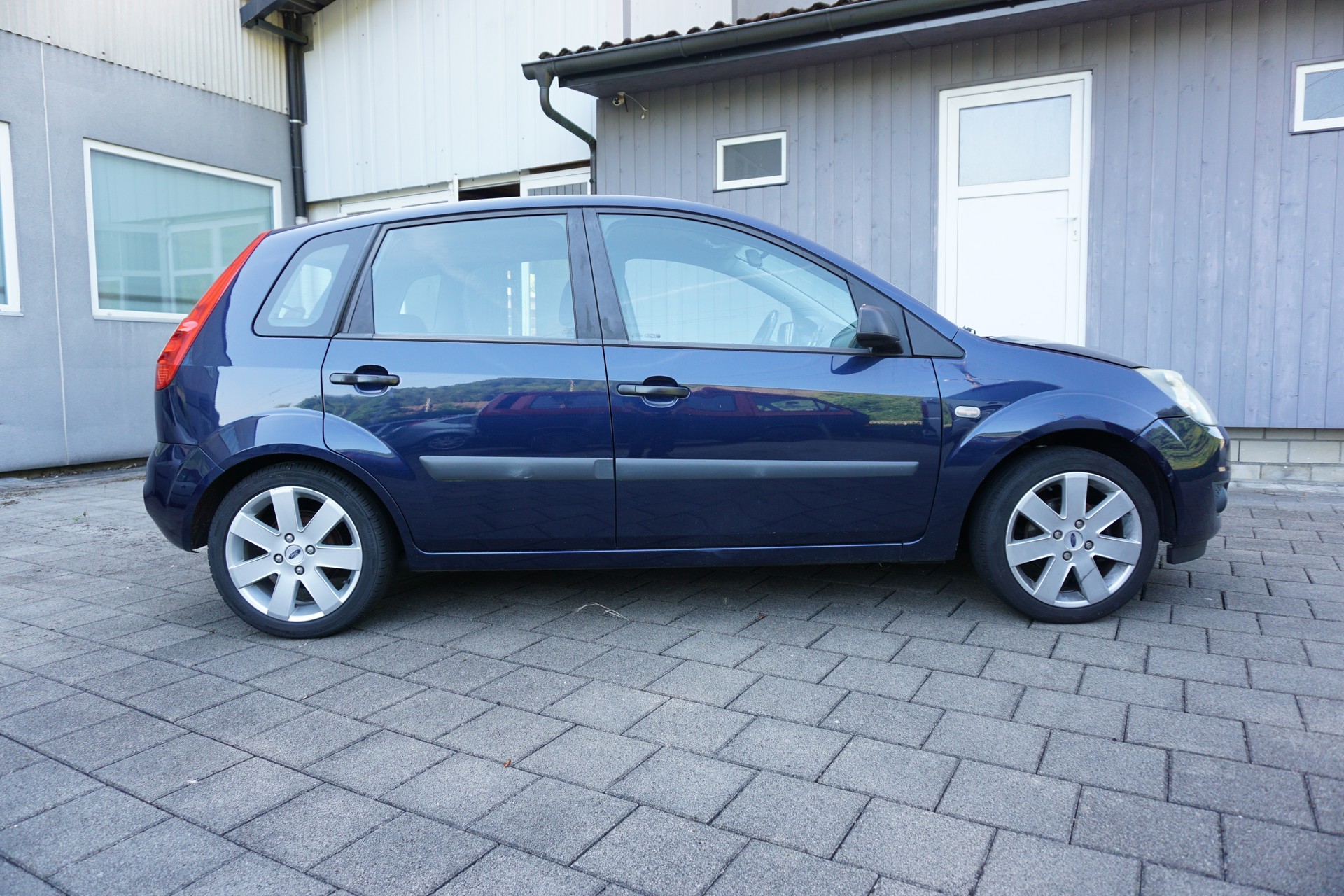 FORD Fiesta 1.4 16V Trend-image-5