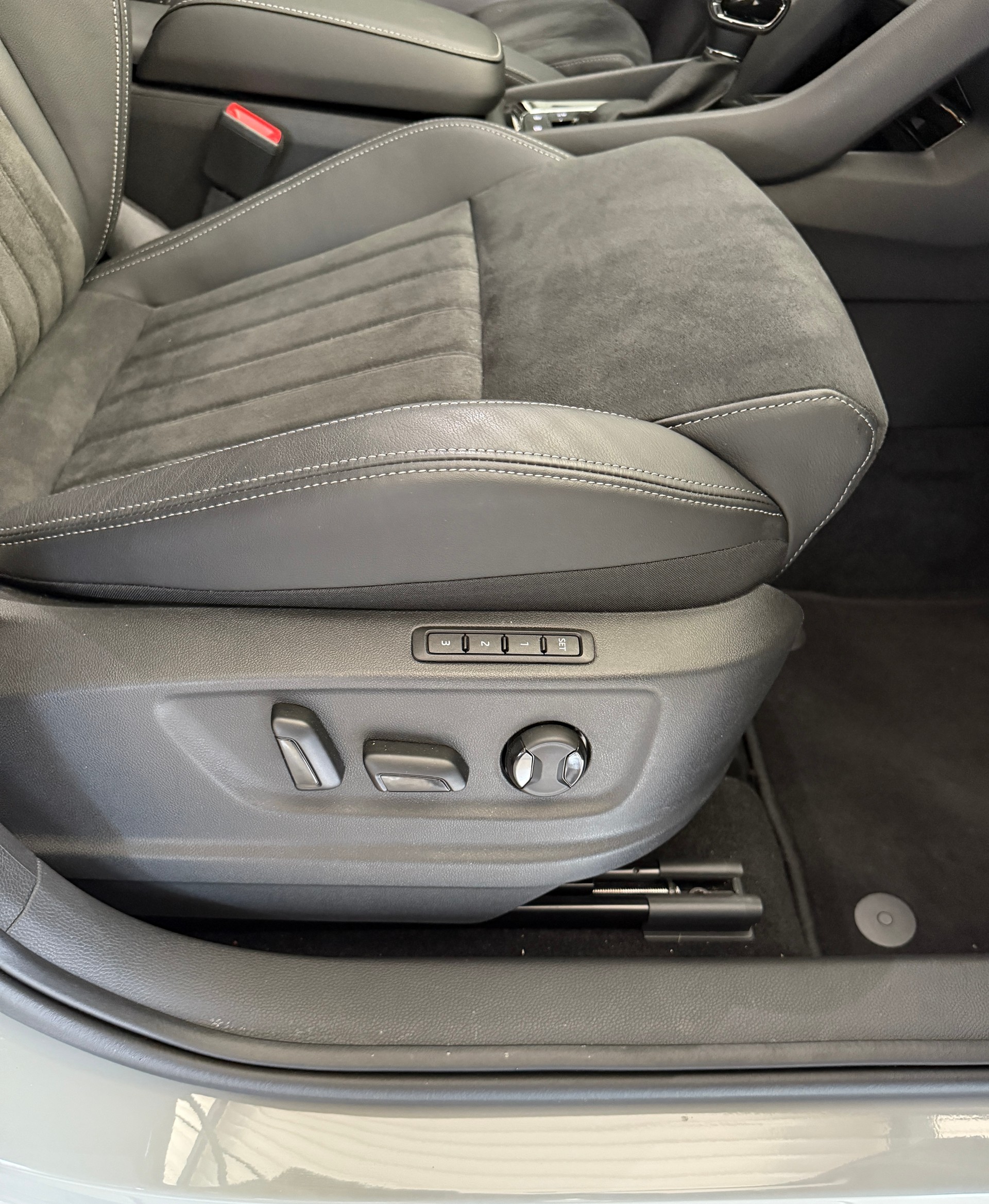 SKODA Karoq 1.5 TSI Selection DSG-image-15
