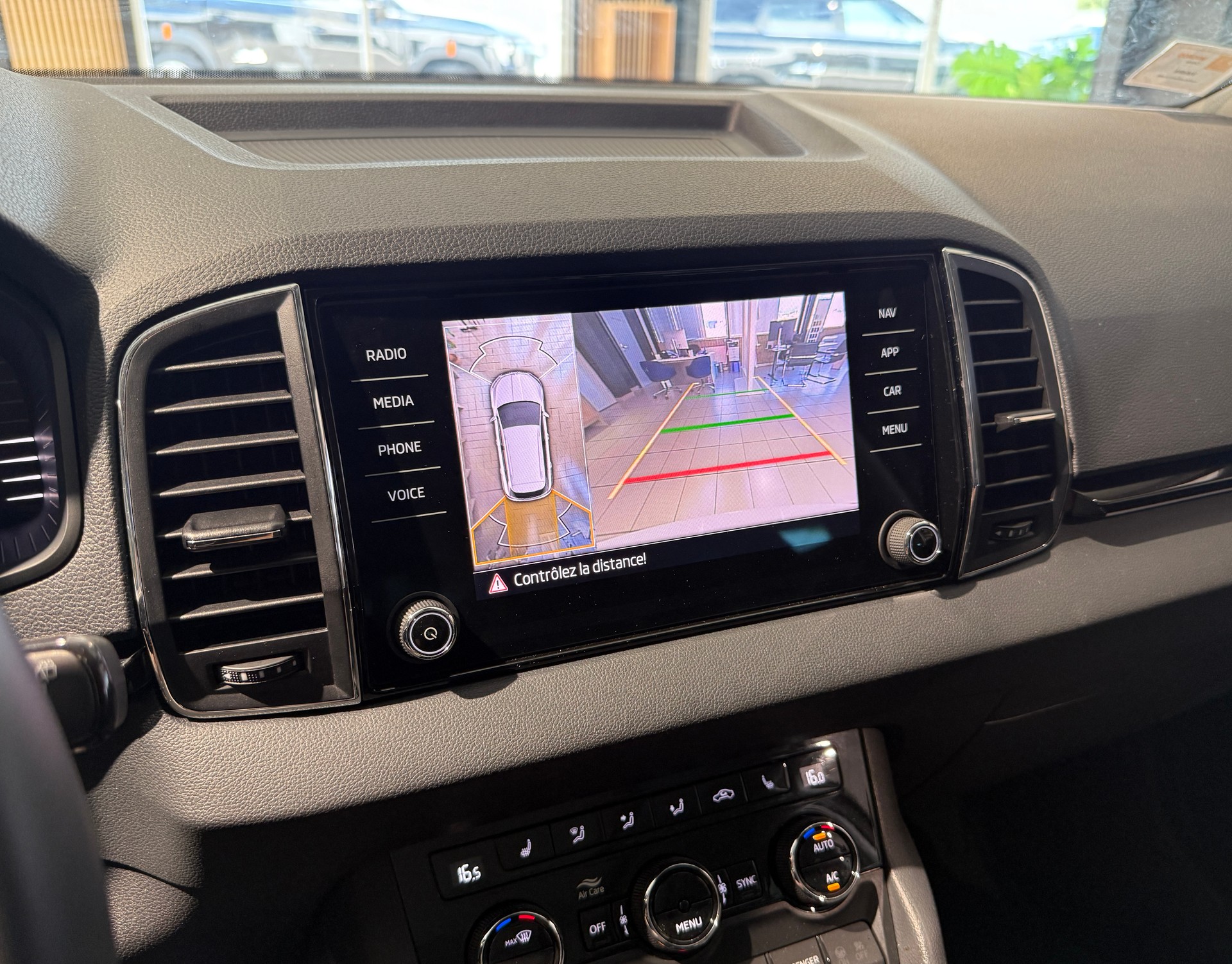 SKODA Karoq 1.5 TSI Selection DSG-image-10