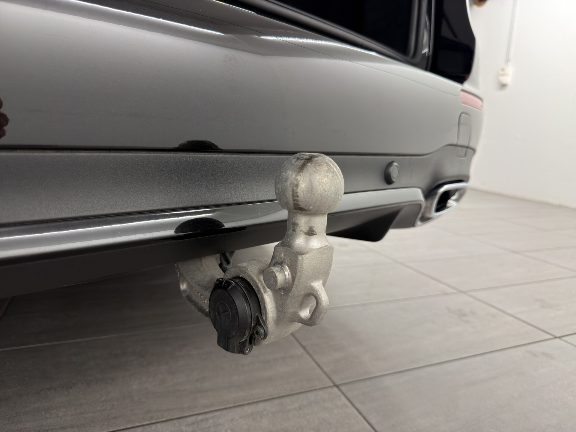 MERCEDES-BENZ E 220 d Swiss Star AMG Line 4matic Kombi-image-14