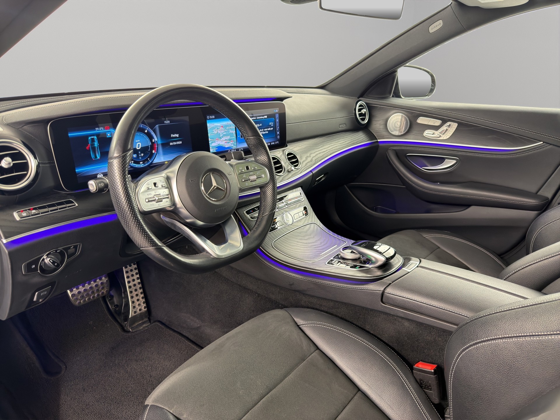 MERCEDES-BENZ E 220 d Swiss Star AMG Line 4matic Kombi-image-11