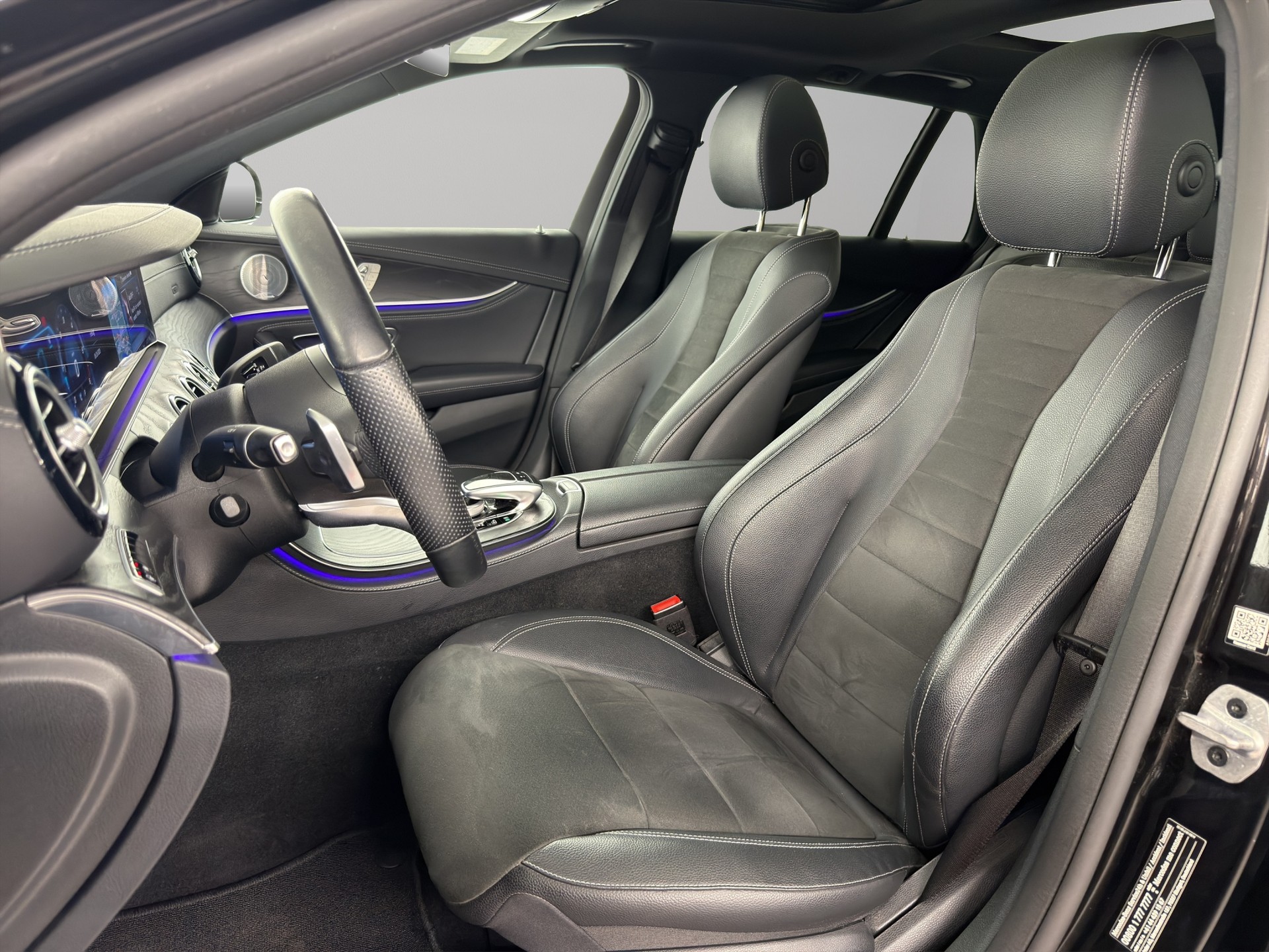 MERCEDES-BENZ E 220 d Swiss Star AMG Line 4matic Kombi-image-8