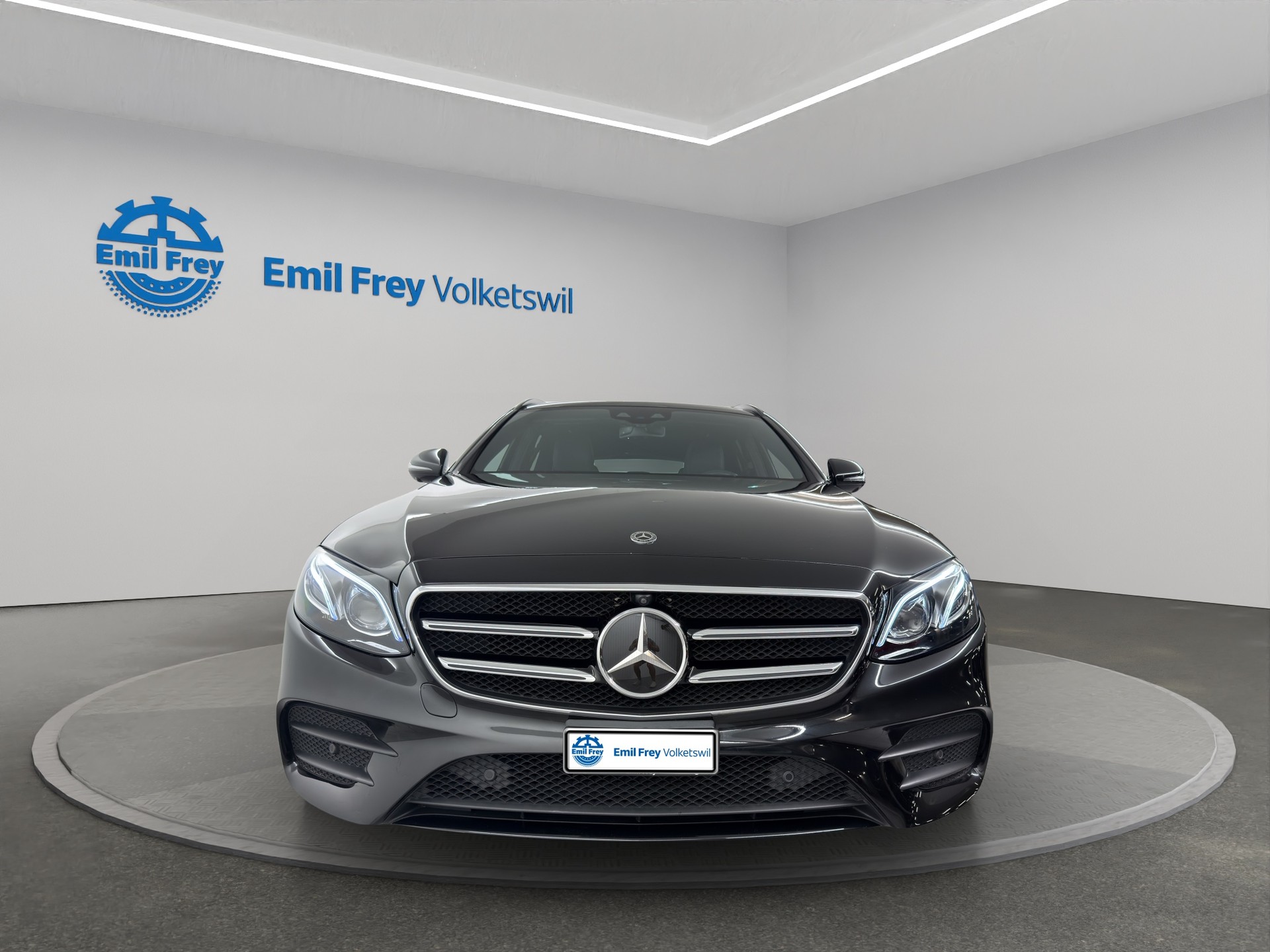 MERCEDES-BENZ E 220 d Swiss Star AMG Line 4matic Kombi-image-4