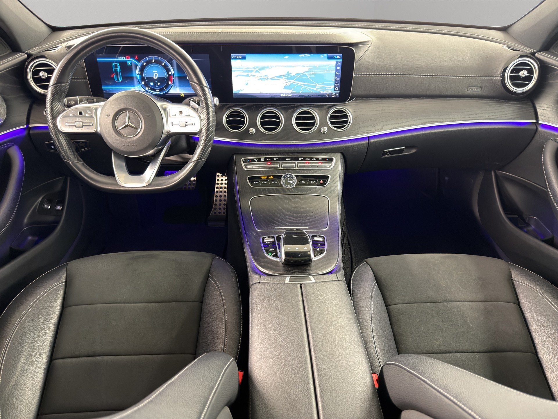 MERCEDES-BENZ E 220 d Swiss Star AMG Line 4matic Kombi-image-10