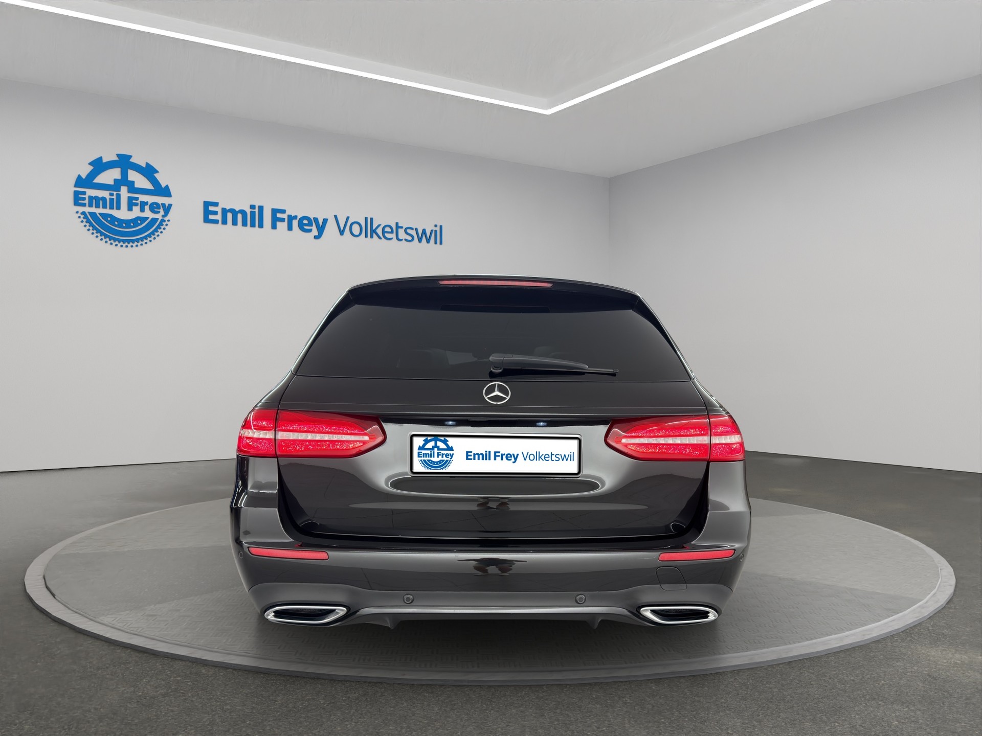 MERCEDES-BENZ E 220 d Swiss Star AMG Line 4matic Kombi-image-5