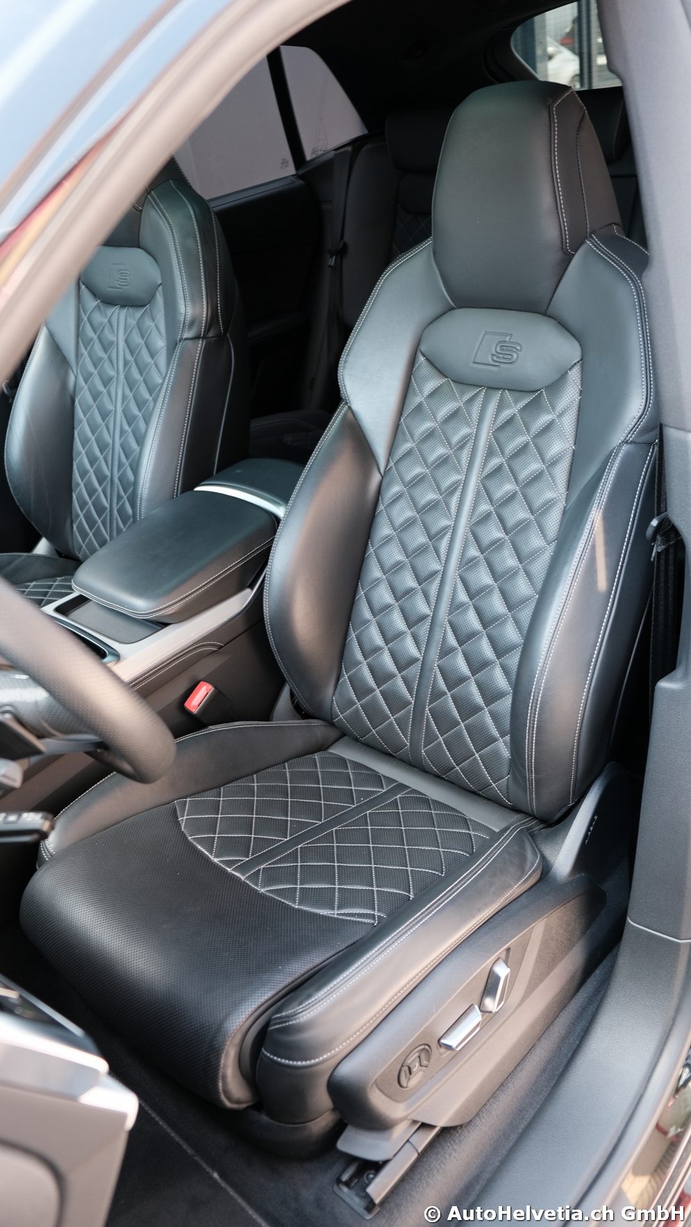 AUDI Q8 60 TFSI e quattro PHEV tiptronic-image-11