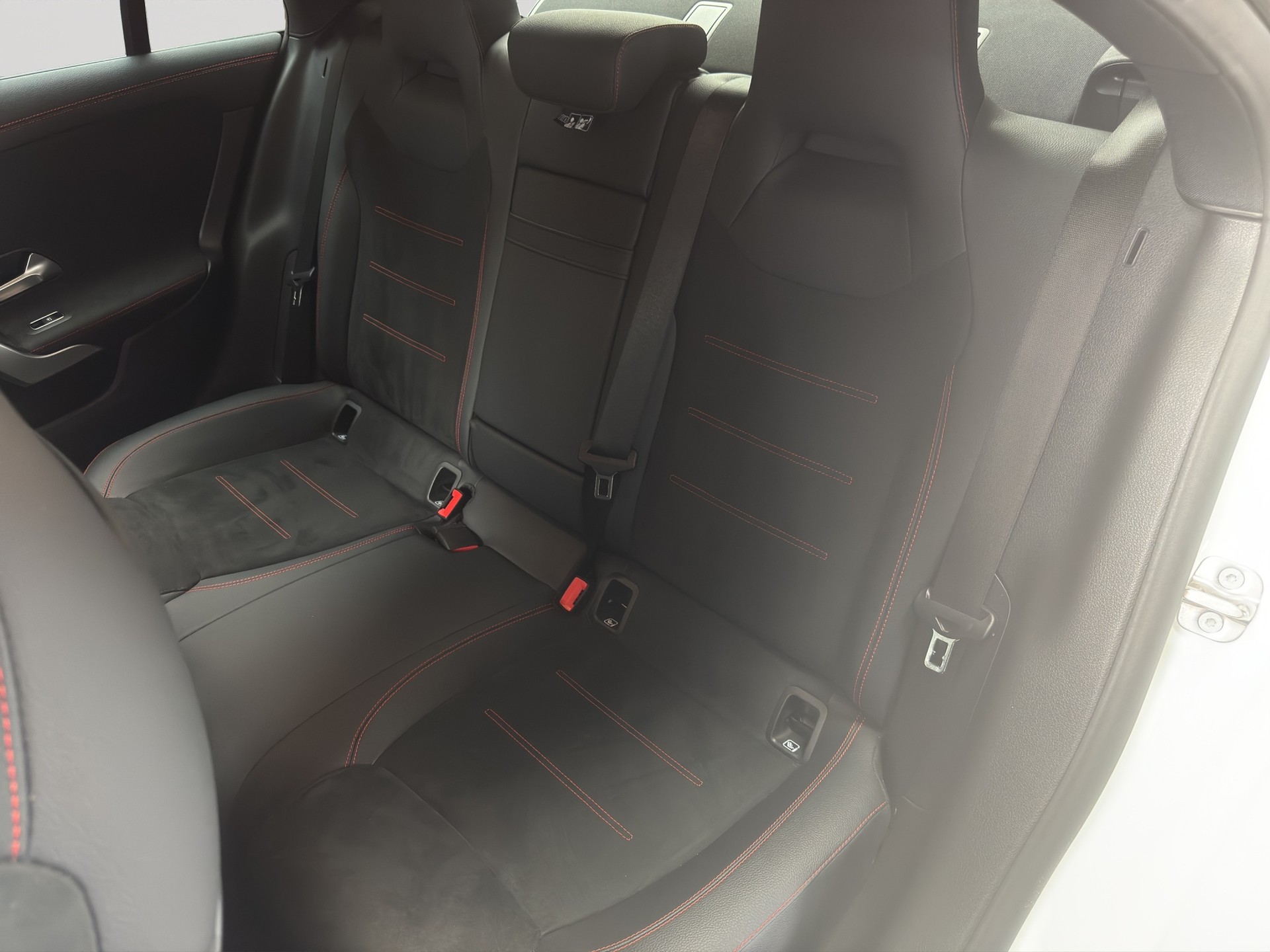 MERCEDES-BENZ CLA 200 AMG Line Night 7G-DCT-image-7