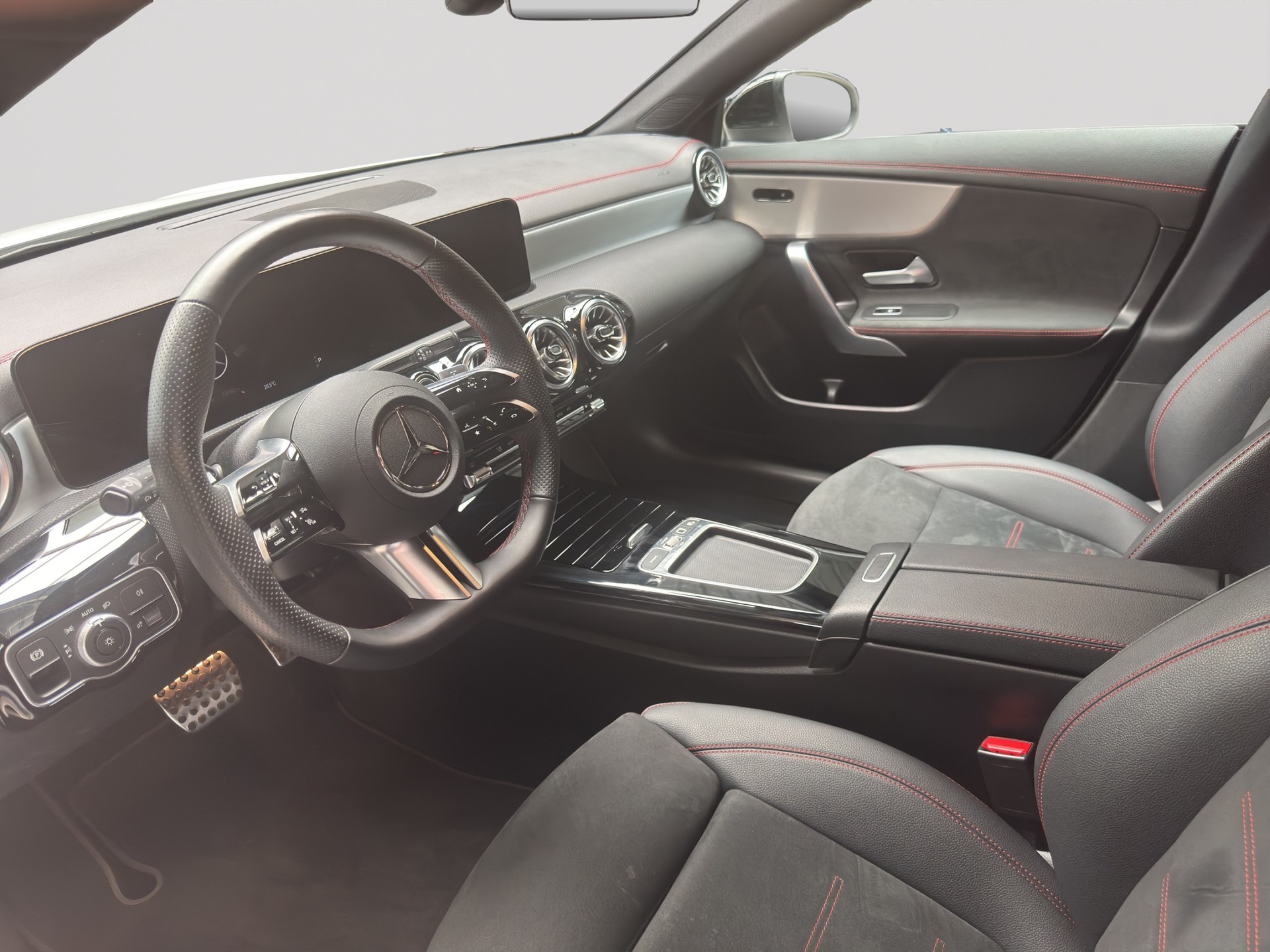 MERCEDES-BENZ CLA 200 AMG Line Night 7G-DCT-image-6