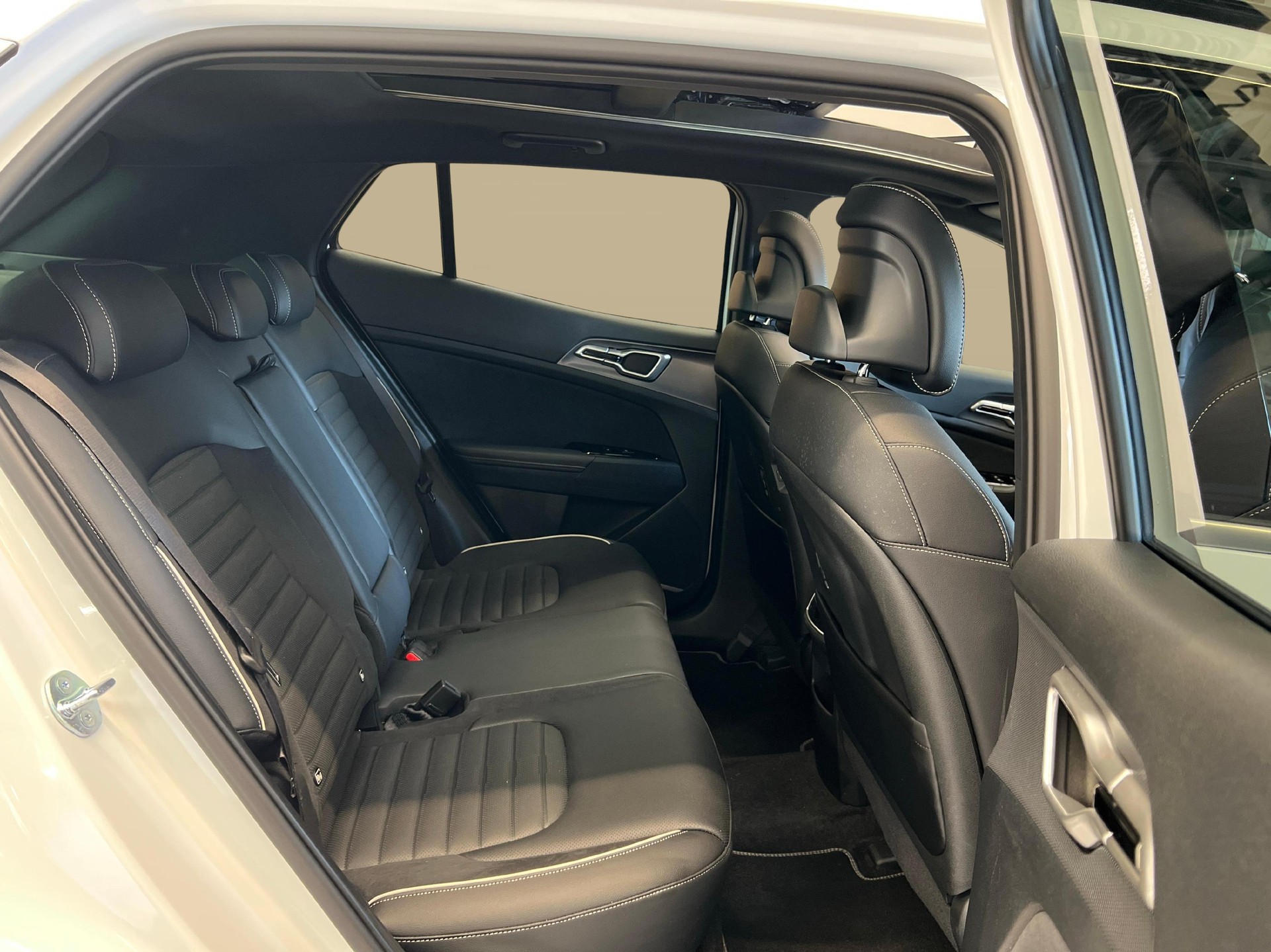 KIA Sportage 1.6 T-GDi PHEV GT-Line-image-10