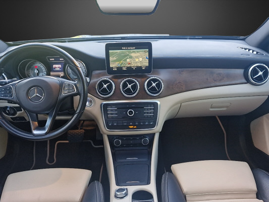 MERCEDES-BENZ GLA 250 Urban 4Matic-image-8