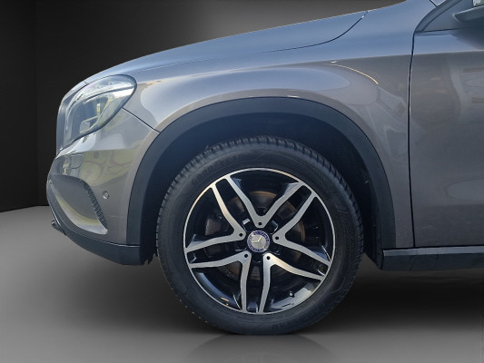 MERCEDES-BENZ GLA 250 Urban 4Matic-image-3