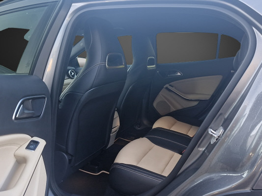 MERCEDES-BENZ GLA 250 Urban 4Matic-image-10