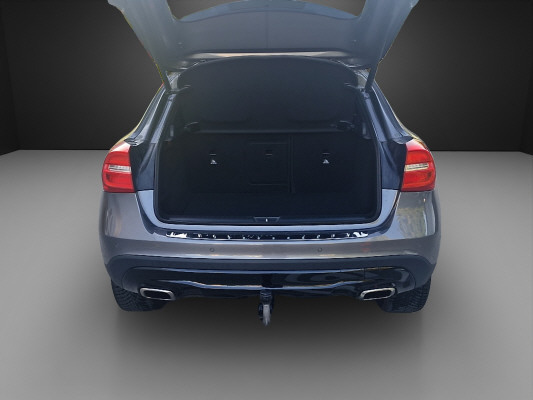 MERCEDES-BENZ GLA 250 Urban 4Matic-image-11