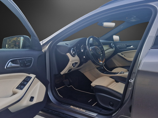 MERCEDES-BENZ GLA 250 Urban 4Matic-image-7
