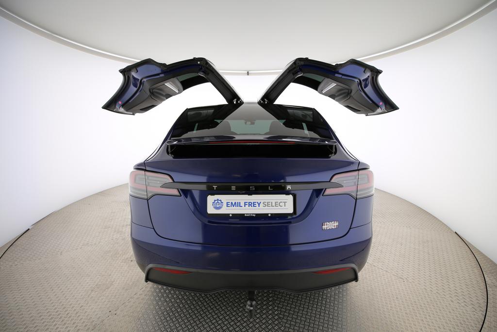 TESLA Model X Plaid-image-14