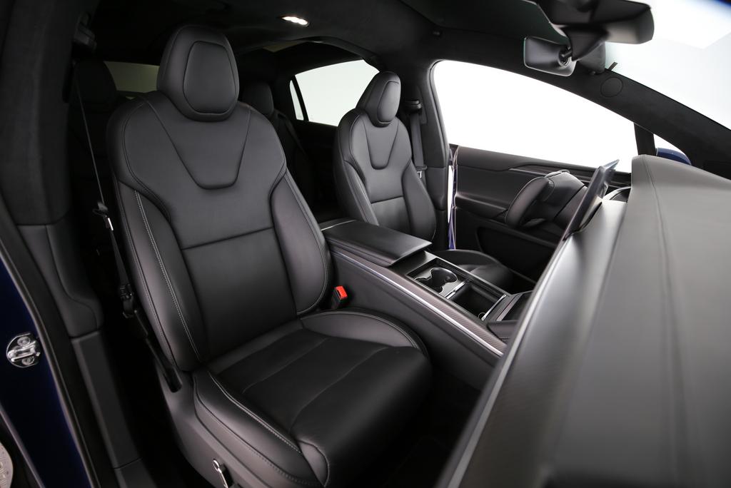 TESLA Model X Plaid-image-11