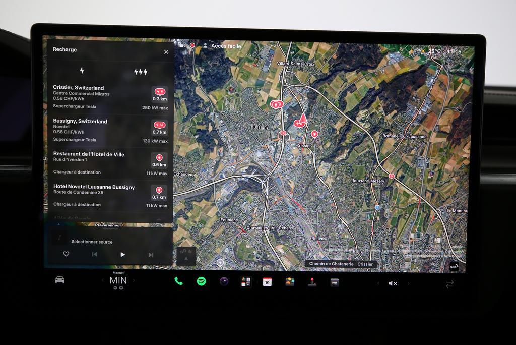 TESLA Model X Plaid-image-6