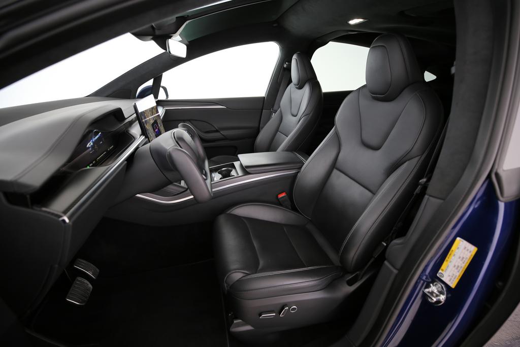 TESLA Model X Plaid-showroom-element-3