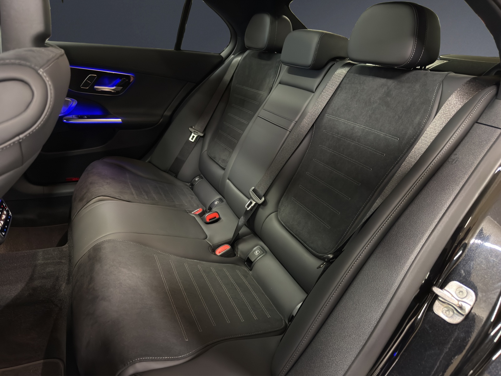 MERCEDES-BENZ C 200 4M Berline-image-16