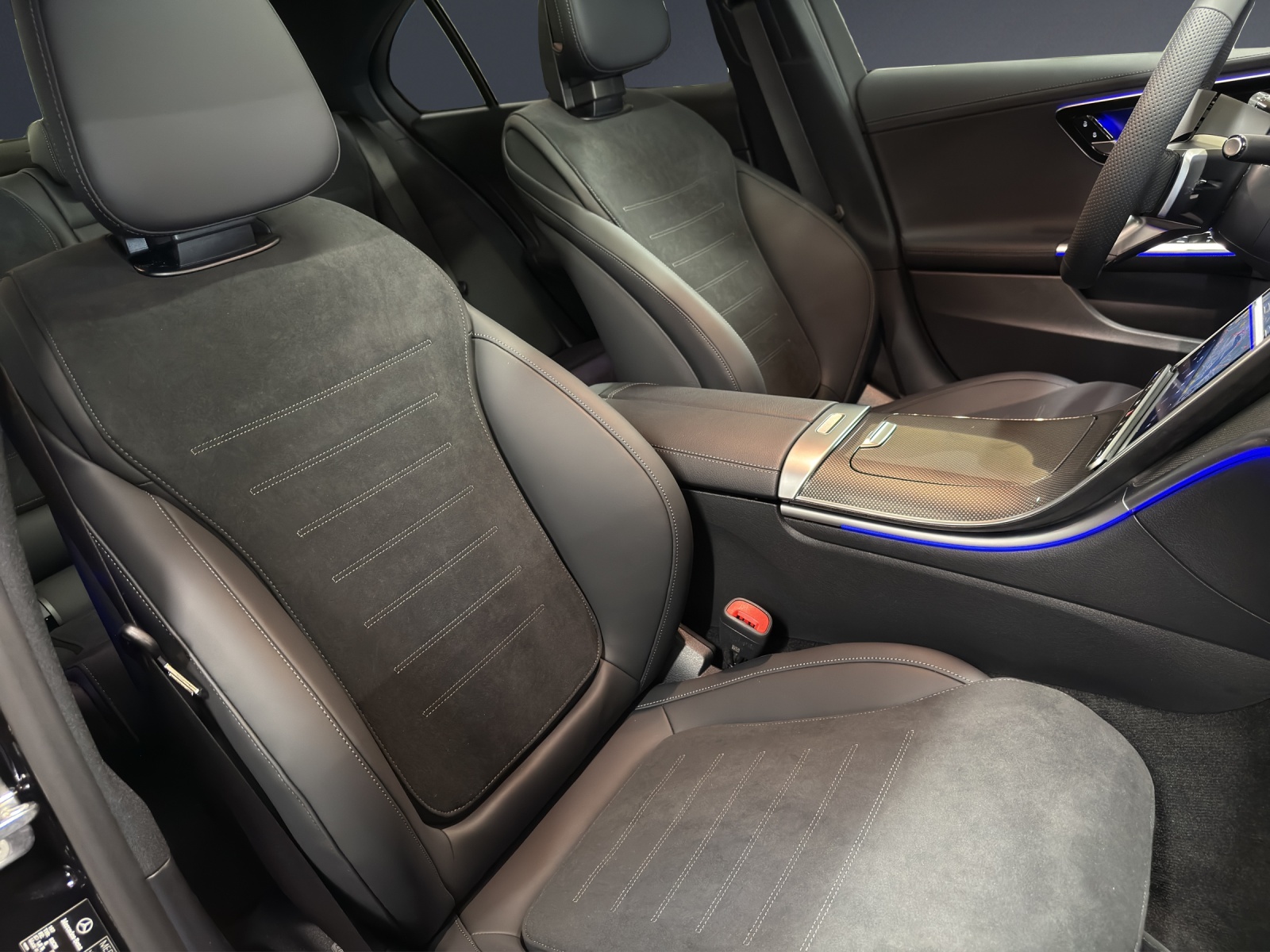 MERCEDES-BENZ C 200 4M Berline-image-15