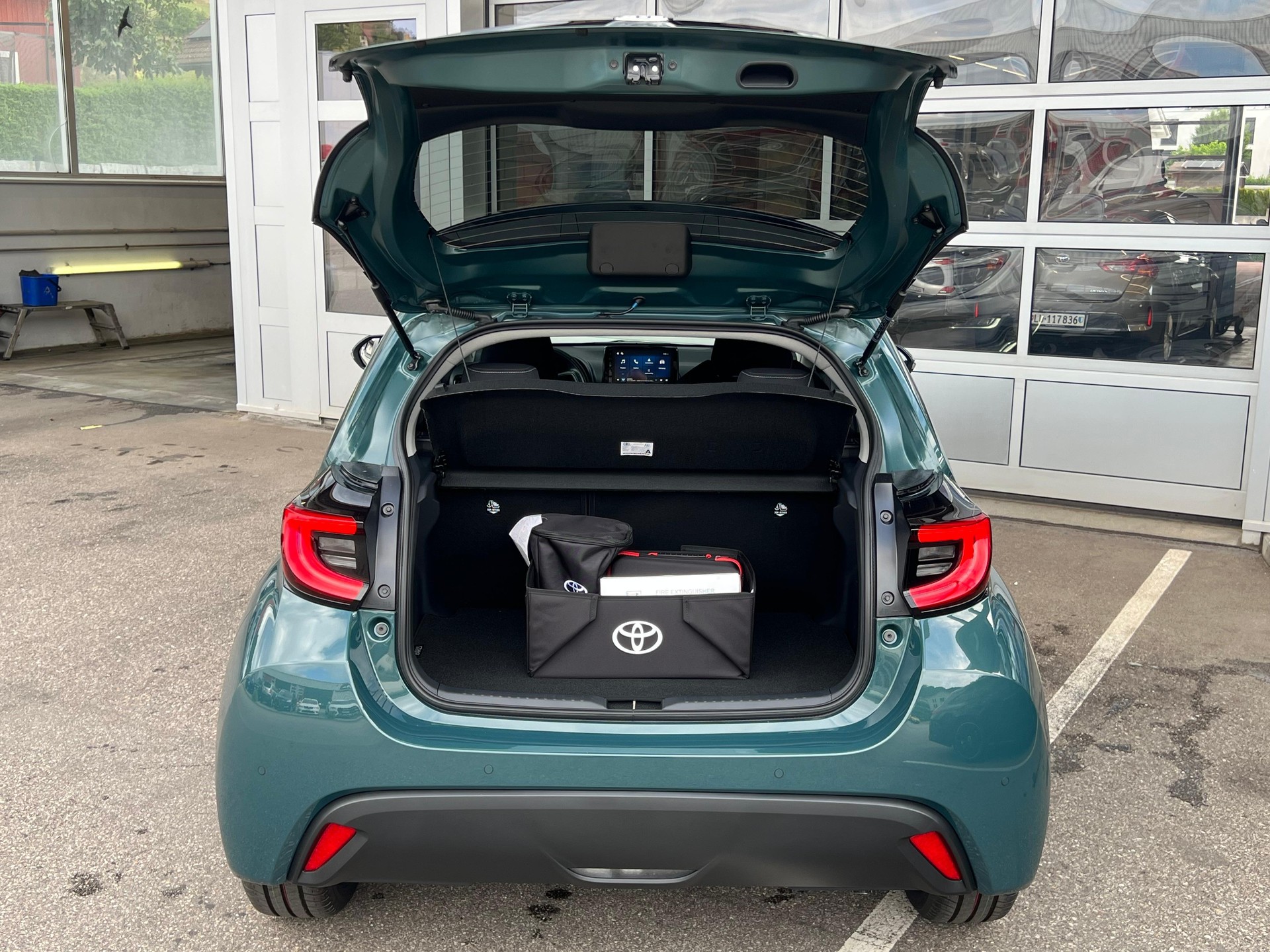 TOYOTA Yaris 1.5 VVT-i HSD Trend-image-8