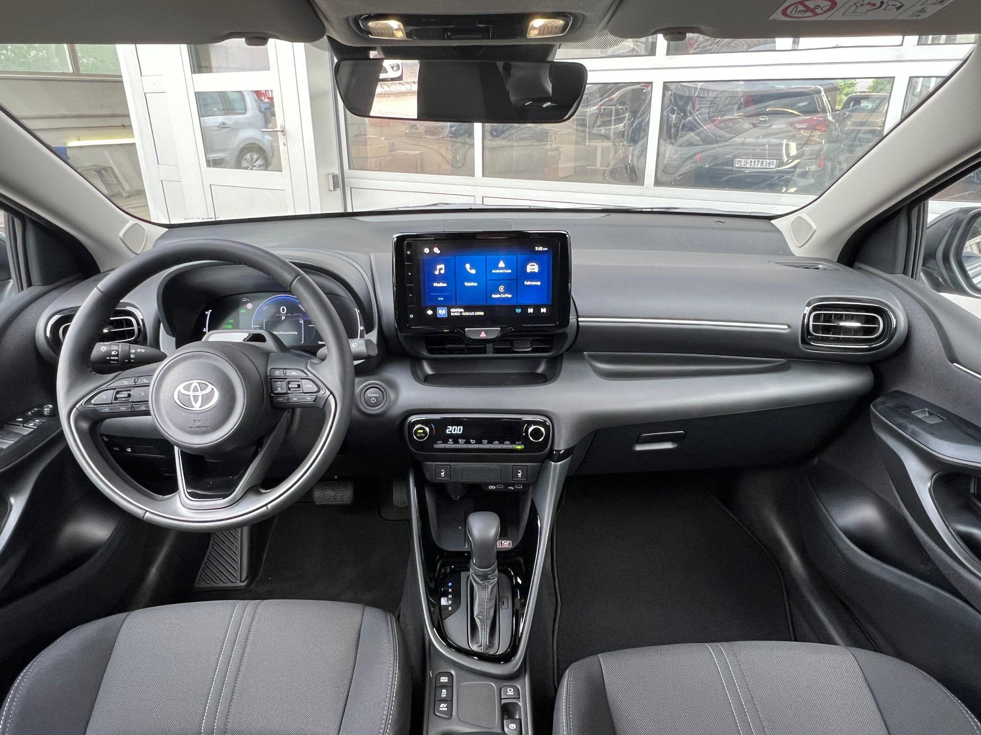 TOYOTA Yaris 1.5 VVT-i HSD Trend-image-13
