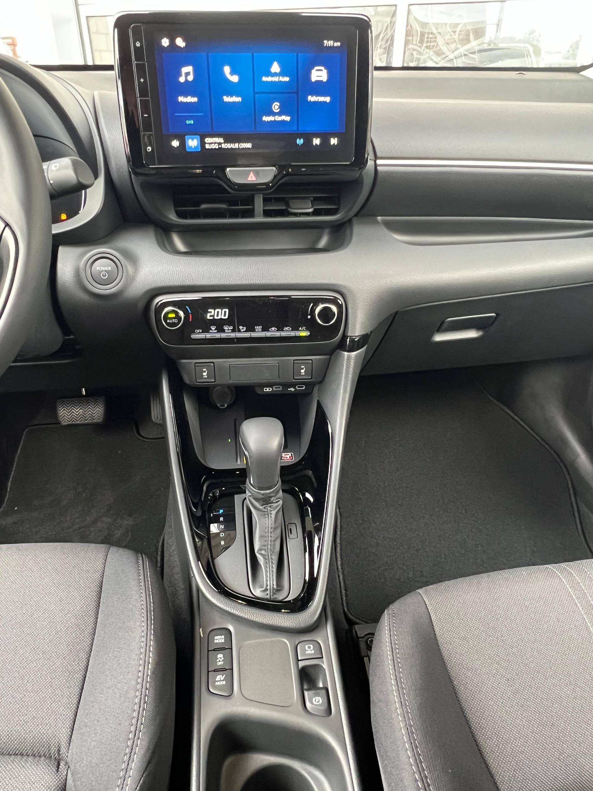 TOYOTA Yaris 1.5 VVT-i HSD Trend-image-15