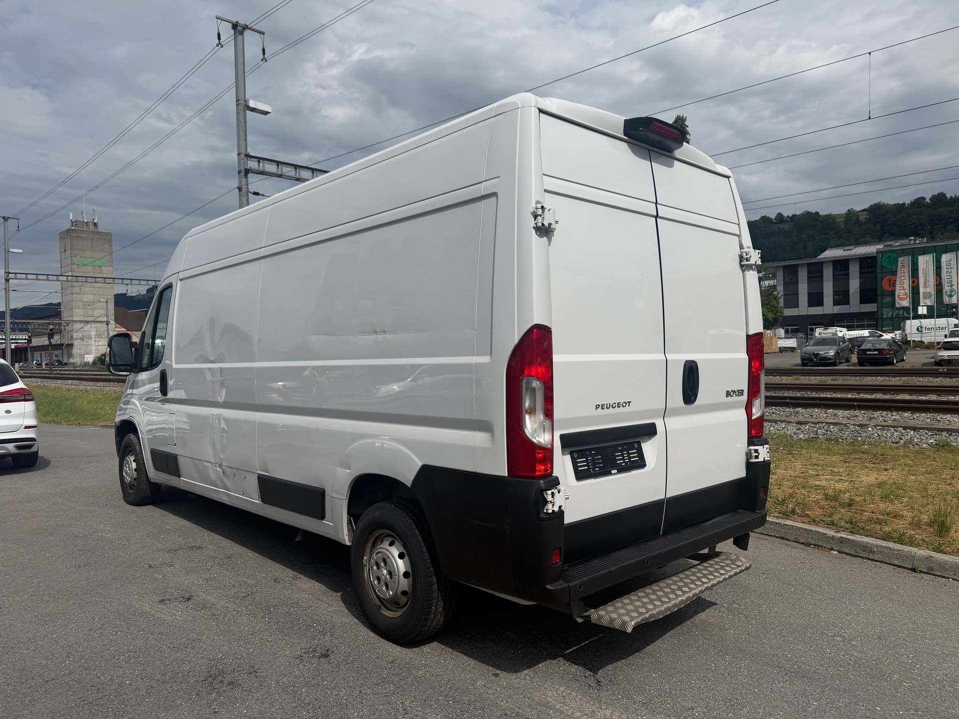 PEUGEOT Boxer 2.2 HDI 335 Premium L3H2-image-3