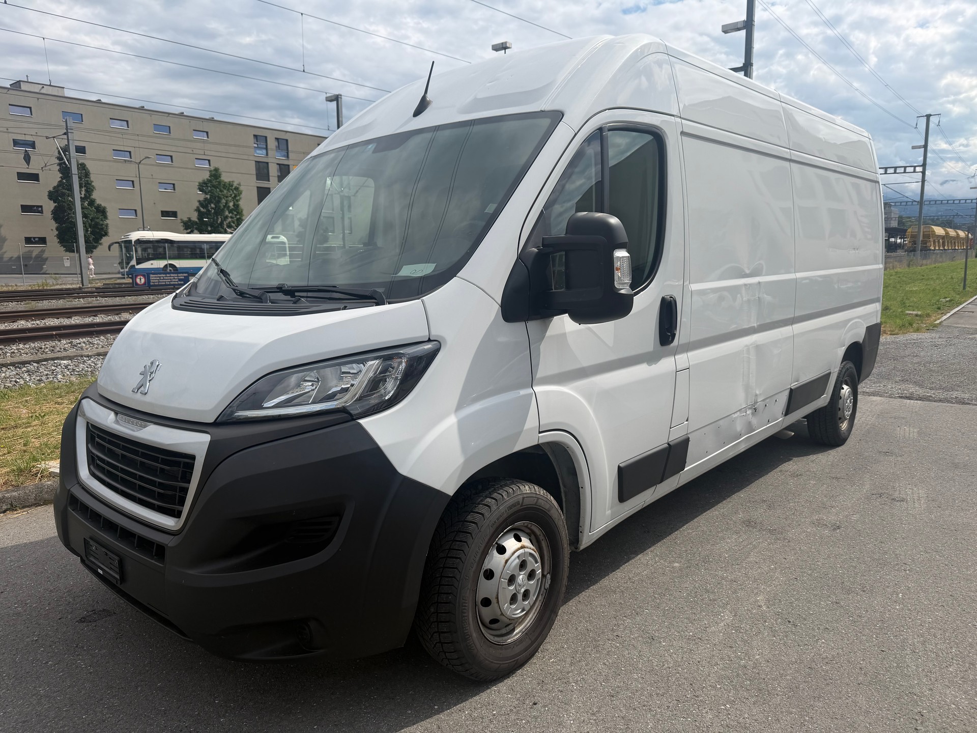 PEUGEOT Boxer 2.2 HDI 335 Premium L3H2-image-1