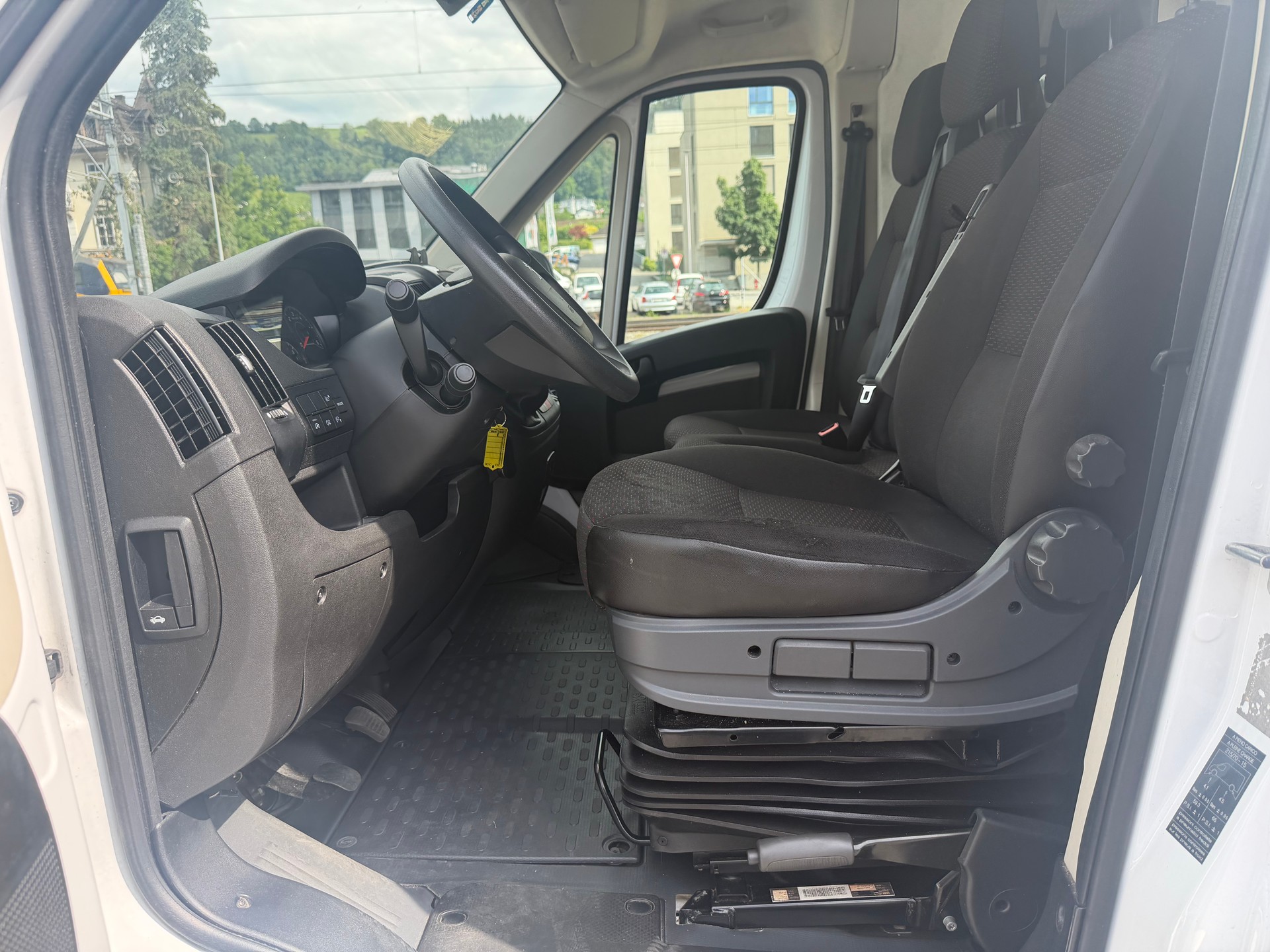 PEUGEOT Boxer 2.2 HDI 335 Premium L3H2-image-11