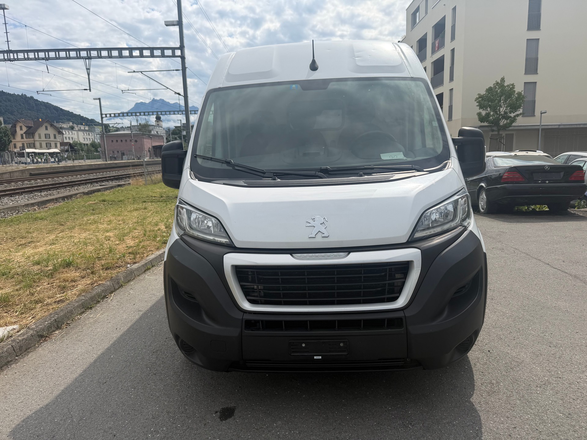 PEUGEOT Boxer 2.2 HDI 335 Premium L3H2-image-0
