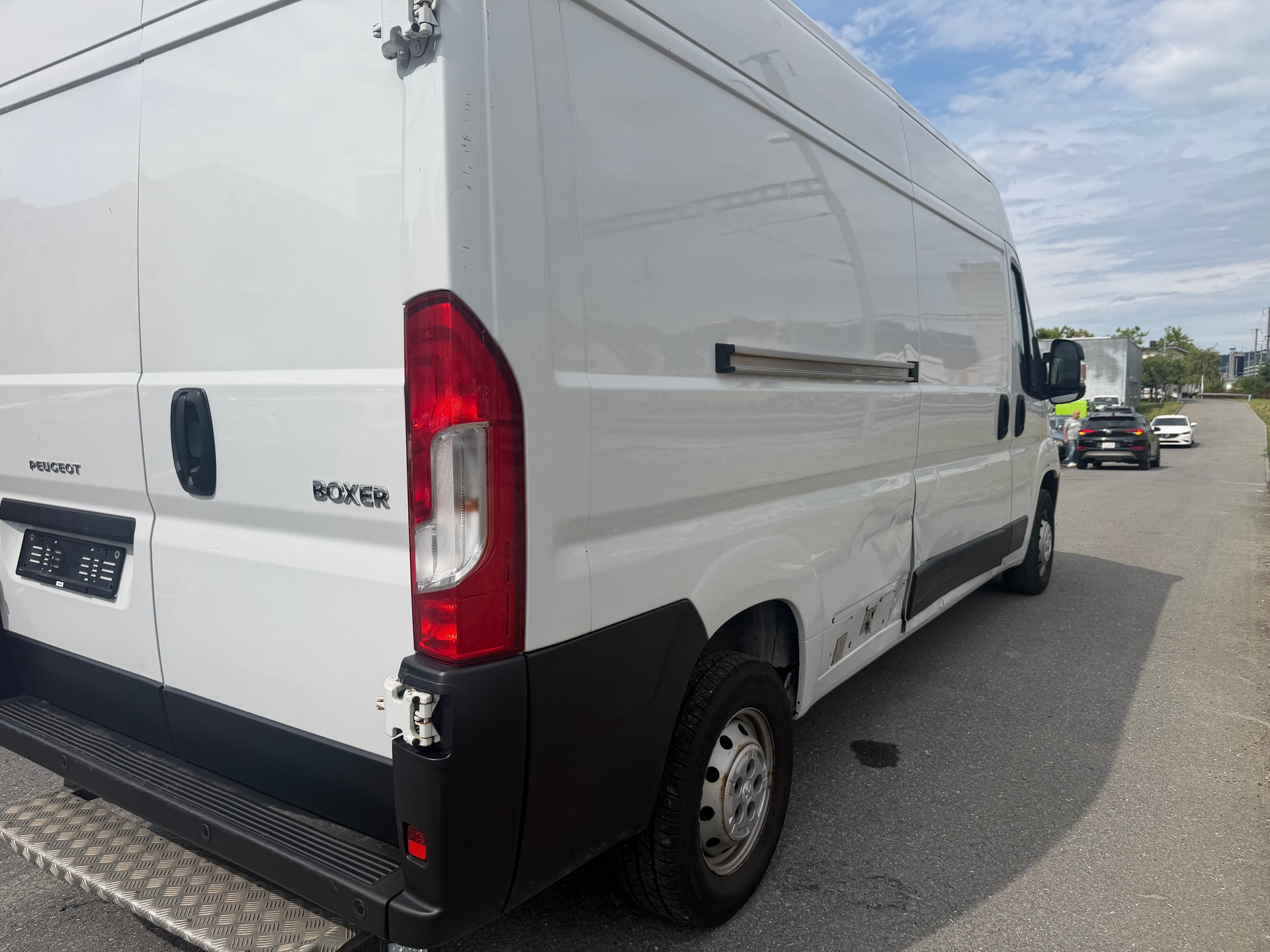 PEUGEOT Boxer 2.2 HDI 335 Premium L3H2-image-5