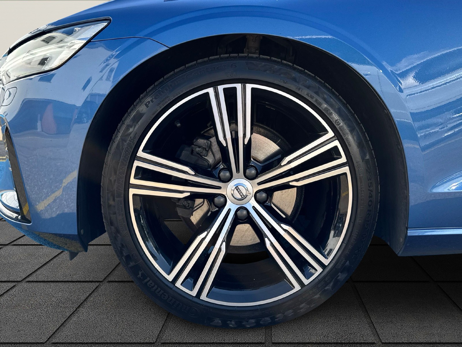 VOLVO V60 2.0 D4 R-Design AWD-image-4