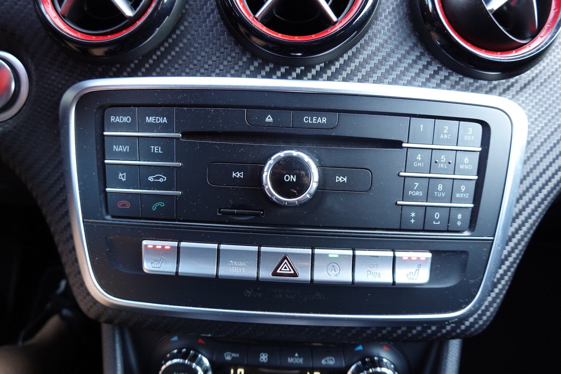 MERCEDES-BENZ A 250 Sport 4Matic 7G-DCT -" Pack AMG * Sièges Chauffants * Camera de recul* GPS * Tempomat * intérieur carbone *-image-14
