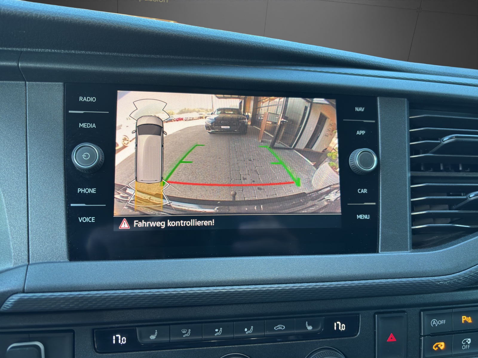 VW T6.1 Caravelle 2.0 TDI Comfortline Liberty 4Motion-image-6