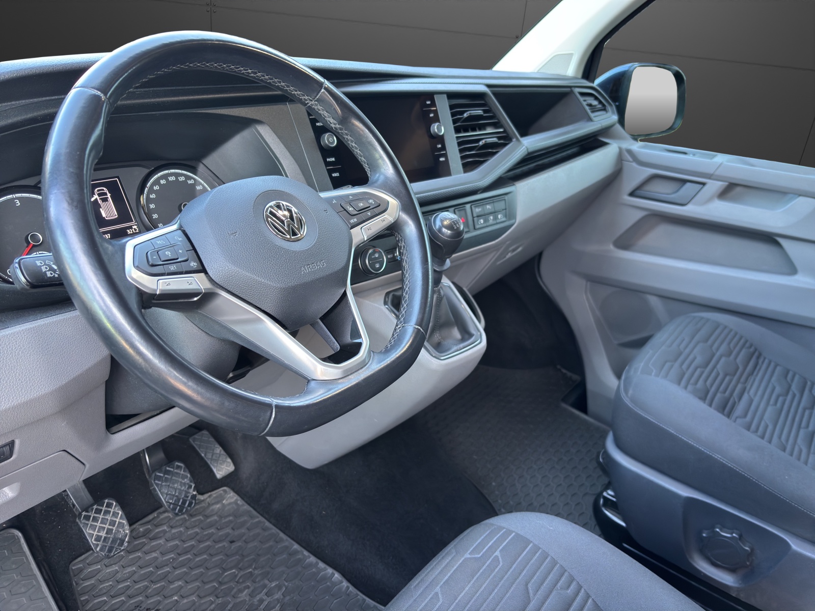VW T6.1 Caravelle 2.0 TDI Comfortline Liberty 4Motion-image-3