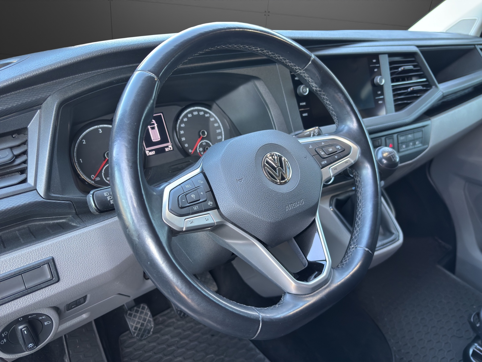 VW T6.1 Caravelle 2.0 TDI Comfortline Liberty 4Motion-image-4