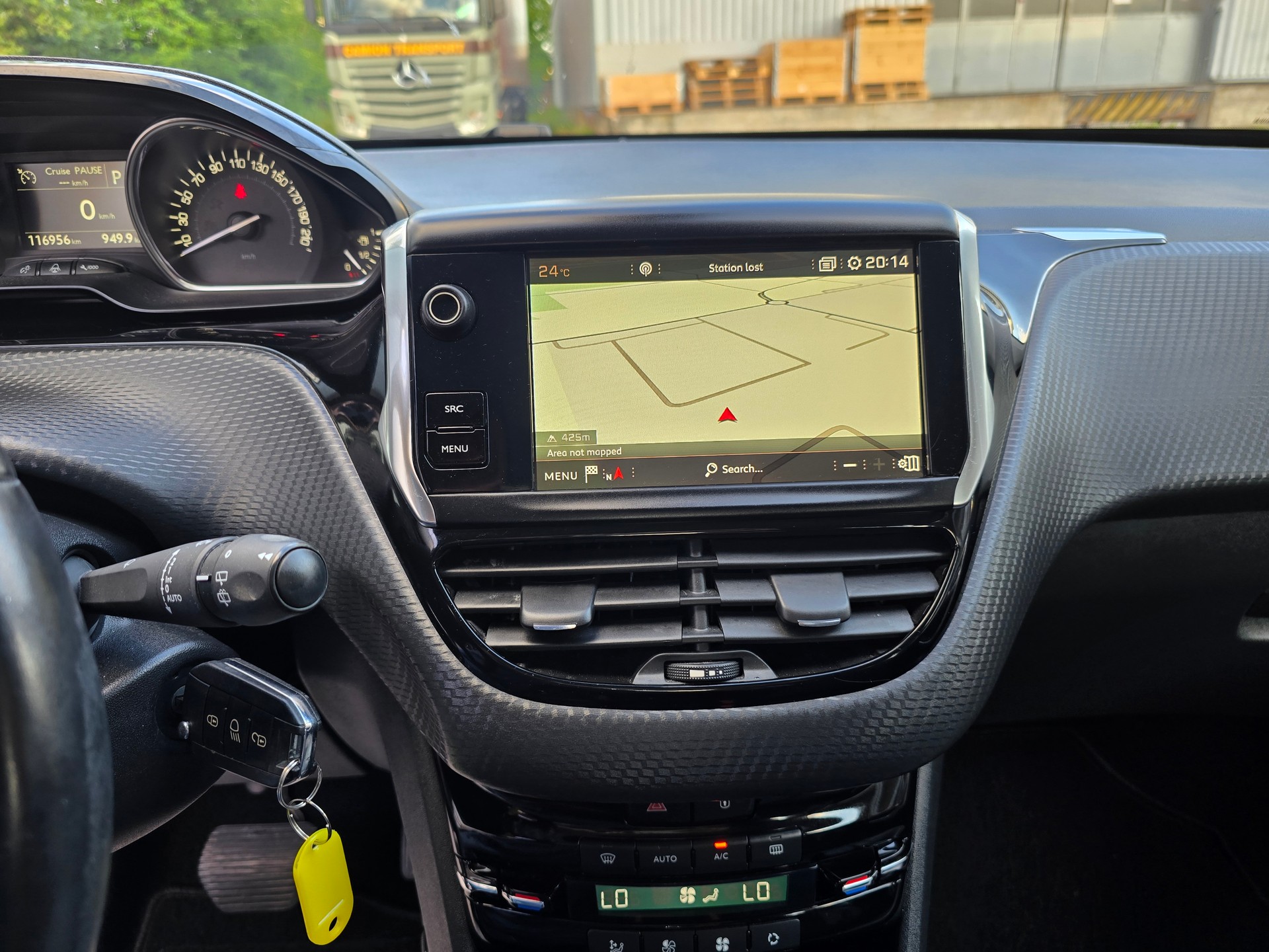PEUGEOT 2008 1.2 PureTech Allurre EAT6-image-22