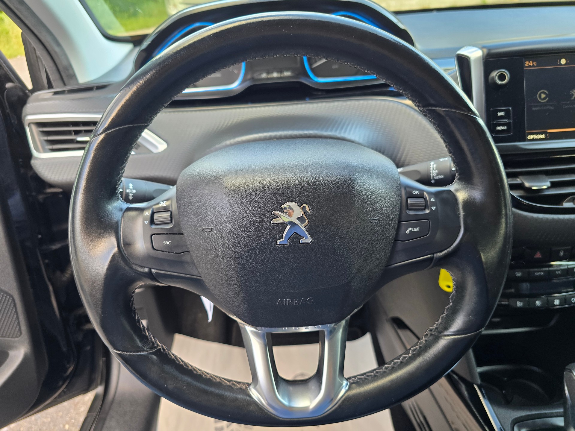 PEUGEOT 2008 1.2 PureTech Allurre EAT6-image-17