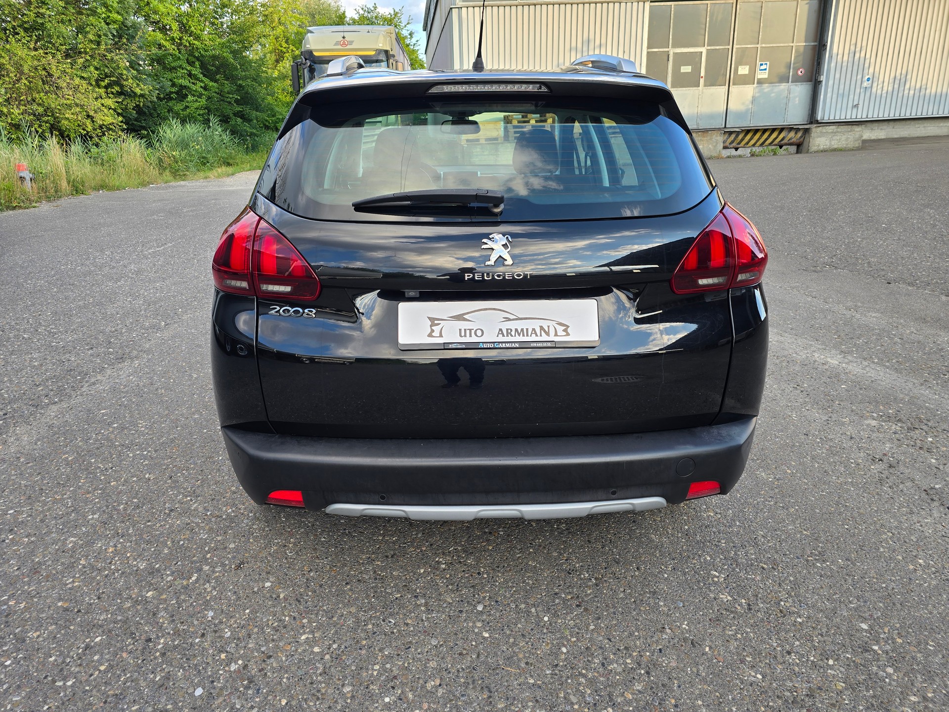 PEUGEOT 2008 1.2 PureTech Allurre EAT6-image-3